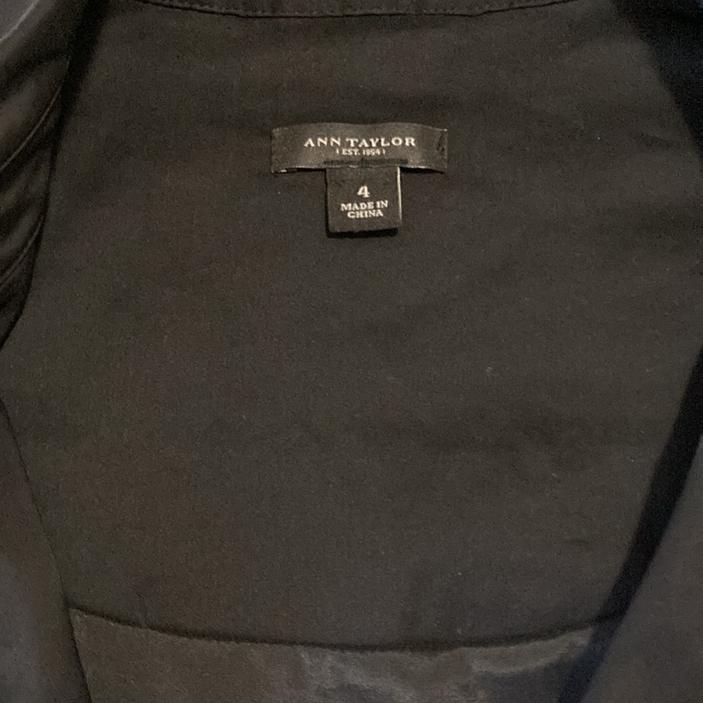 Ann Taylor Women Black collared side zipper Dress Size 4. Fully lined. Pockets. - Picture 8 of 9